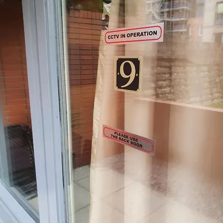 Luxurious City Centre Groundfloor Flat With Free Parking Apartment